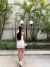 Vestido alfaiataria com alças reguláveis  fenda na lateral - Branco