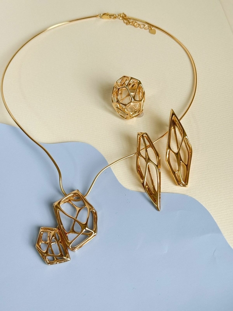 Conjunto de brinco, anel e colar