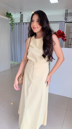 ONJUNTO DE BLUSA REGATA CROP E SAIA MIDI - loja online