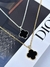 Colar trevo black dourado na internet