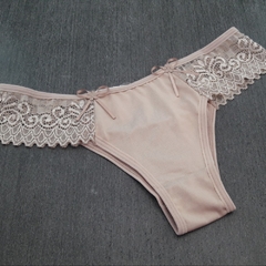 Tanga Sandra em Poliéster e Lateral em Renda - comprar online