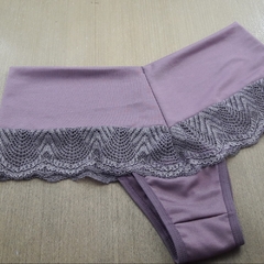 Calça Cós Duplo Detalhe Renda