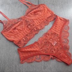 Imagem do Conjunto com Arco Tule Listrado e Renda