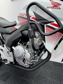 2022 - Honda Cb Twister 250 - 16.368 km