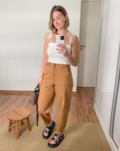 Calça Slouchy Sarja Caramelo na internet