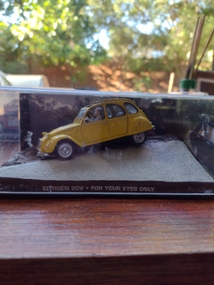 MINIATURA CITROEN 2CV FILME 007