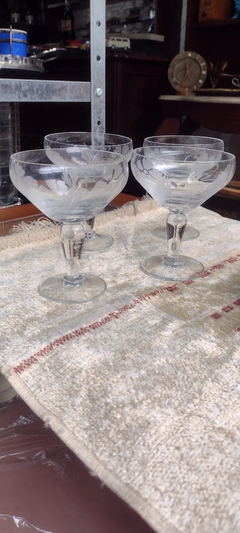 CONJUNTO DE TAÇAS DE VIDRO