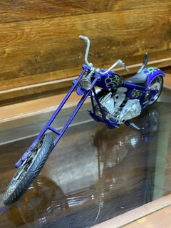 Miniatura de moto na internet