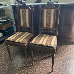 CADEIRAS DE MADEIRA COM TELINHA E ESTOFADO