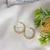 Argola com detalhes, dourado b1 - JANDRITE