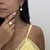 BRINCO OLÍVIA AMARELO MANTEIGA na internet