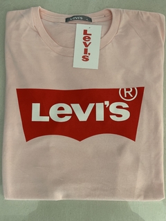 remera levis rosa