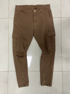 jeans cargo con roturas