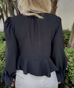 Blusa Afrodite Preta na internet