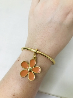 Bracelete com flor laranja