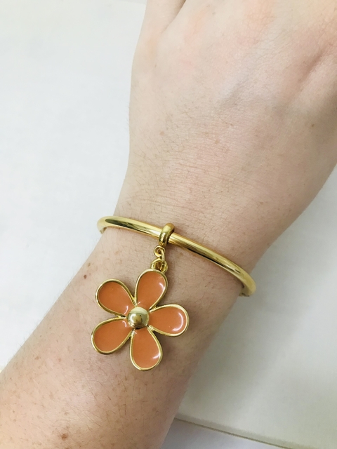 Bracelete com flor laranja