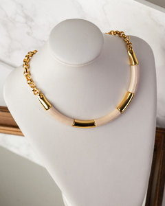 Choker dourado e perolado