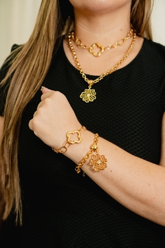 Pulseira em elos com fecho de flor - comprar online