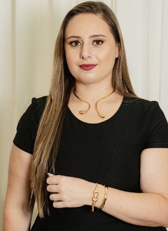 Pulseira com fecho de imã em formato de nó na internet
