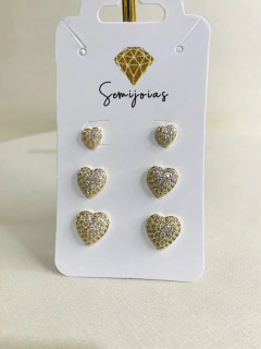 Trio de brincos corações cravejados, em 3 tamanhos, banhado no ouro 18k