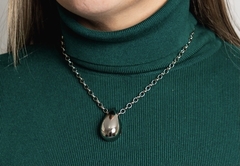 Colar gota lisa cor rodio