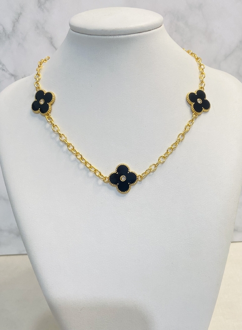Colar Choker com flores/trevo em resina preta