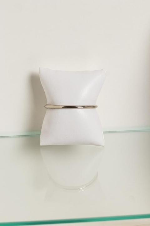 Bracelete liso fino na cor Ródio