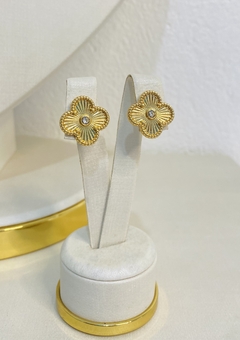 Brinco flor/trevo