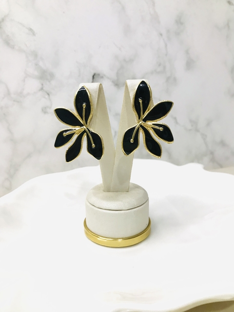 Brinco flor preta