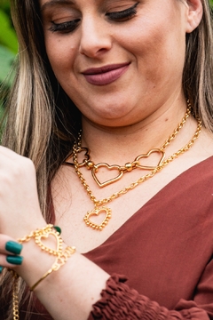 Bracelete corações na internet