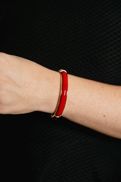 Bracelete em resina vermelha na internet
