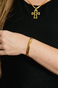 Bracelete liso detalhes nas laterais