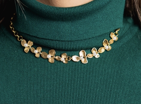 Choker flores e pérolas
