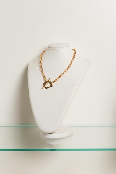 Choker em elos quadrados medios, com fecho quadrado