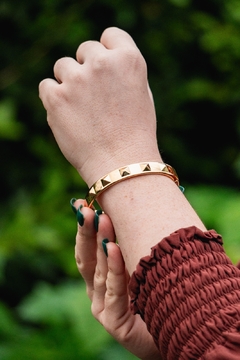 Bracelete detalhes geométricos