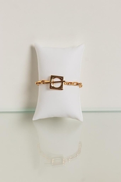 Pulseira em elos quadrados medios, com fecho quadrado