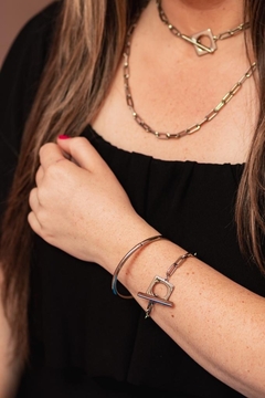 Pulseira em elos quadrados medios, com fecho quadrado na cor rodio - comprar online