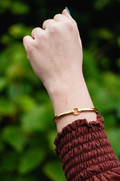 Bracelete liso com detalhe em círculo