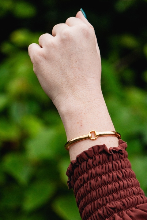 Bracelete liso com detalhe em círculo