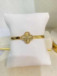 Bracelete com flor/trevo