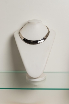 Choker, colar em aro grosso na cor Ródio