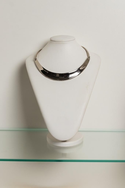Choker, colar em aro grosso na cor Ródio