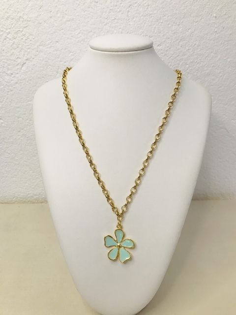 Colar flor verde