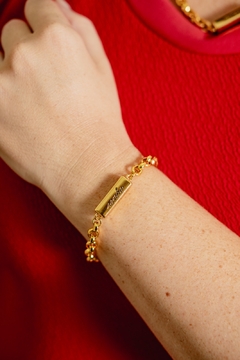 Pulseira em elo português com plaquinha de 4 lados