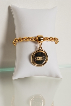 Pulseira em elo portugues médio com pingente de medalha seja luz,