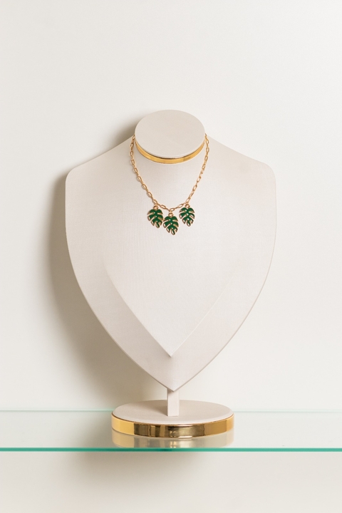 Choker em elos quadrados com folhas verdes,