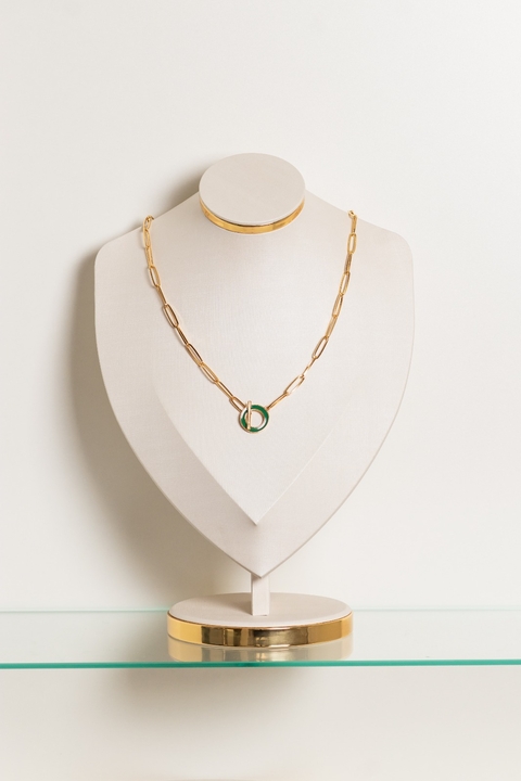Colar com fecho redondo verde,