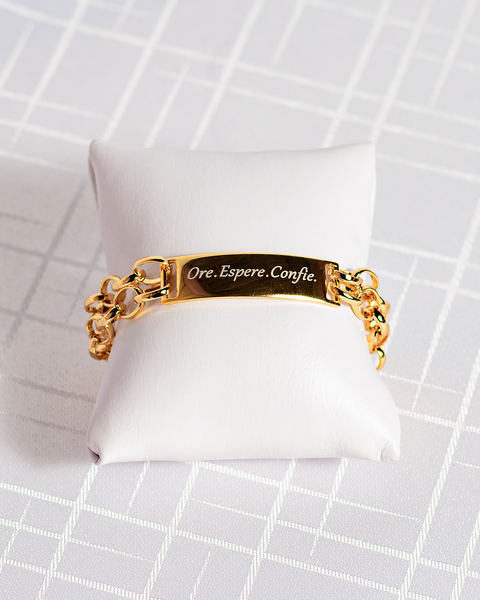 Pulseira dupla em elos, com placa ore, espere e confie, com fecho de imã