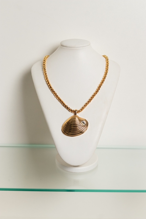 Colar maxi concha com ponto de luz,