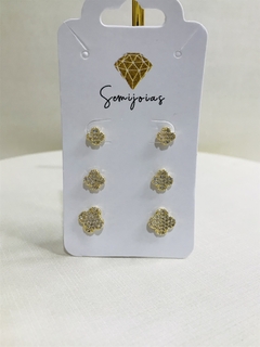 Trio de brincos trevo cravejado, em 3 tamanhos, banhado no ouro 18k